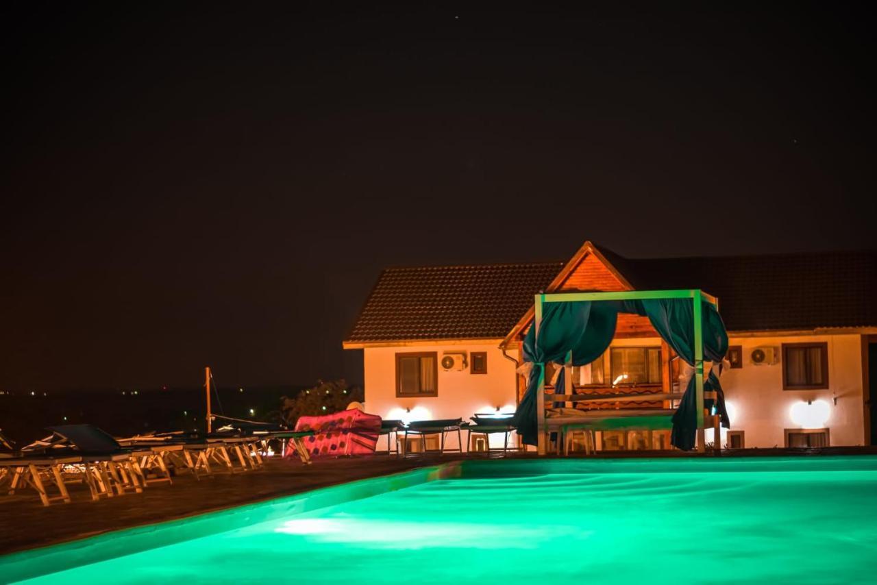 Relax Hotell Greci Exteriör bild