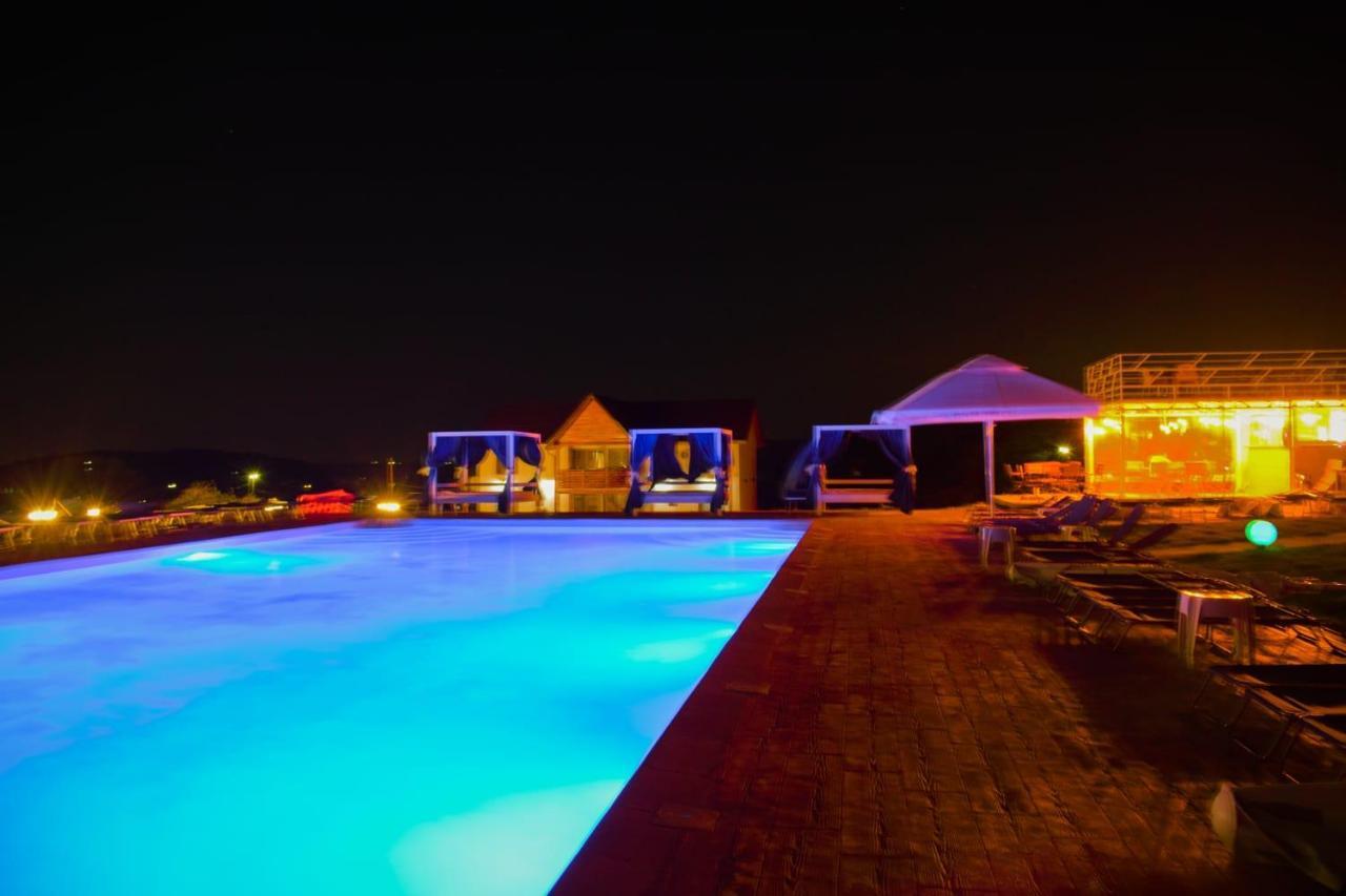 Relax Hotell Greci Exteriör bild