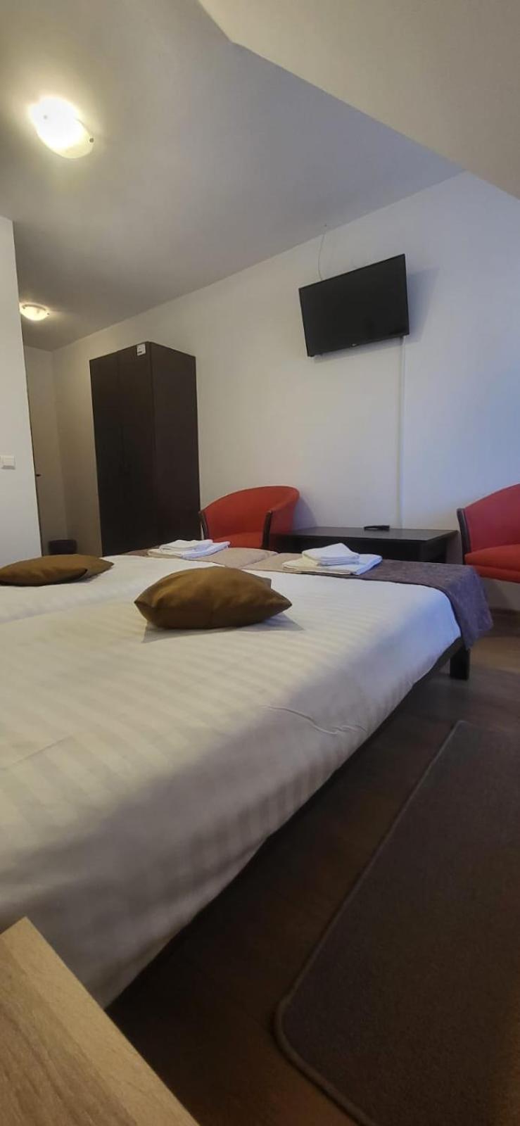 Relax Hotell Greci Exteriör bild