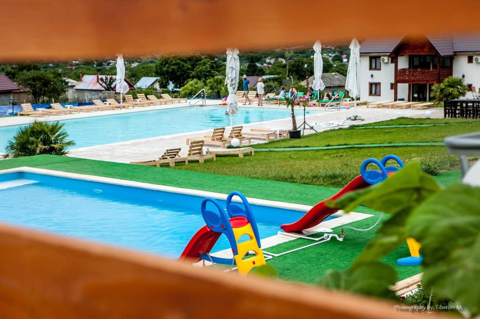 Relax Hotell Greci Exteriör bild