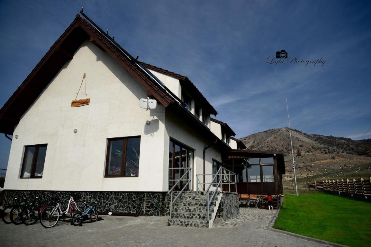 Relax Hotell Greci Exteriör bild